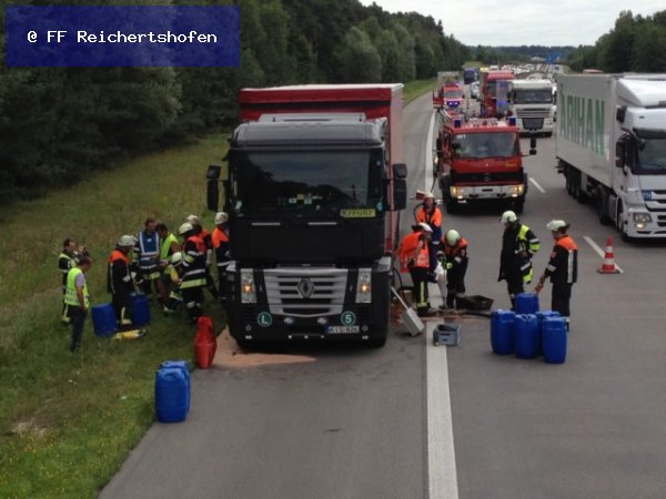 Ölspur, Öl auf Fahrbahn Ölspur, Öl auf Fahrbahn